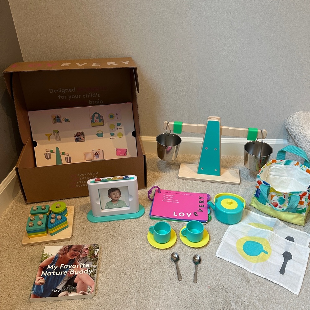 Lovevery The Enthusiast Play Kit Months 28-30